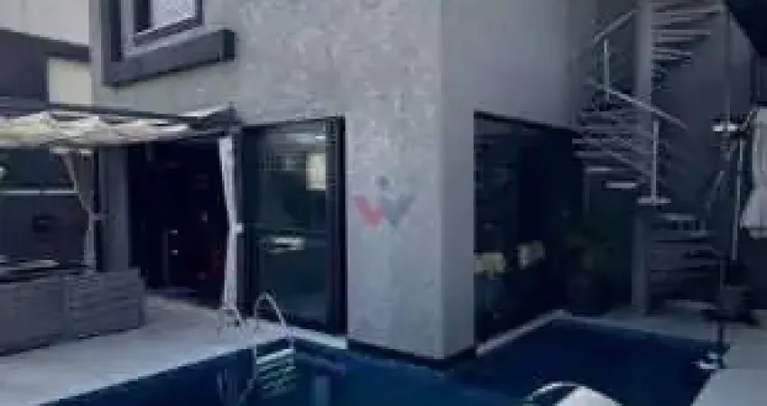 Casa alto padrão no abranches por r 2,6 mi  porteira fechada, mobiliada e com piscina