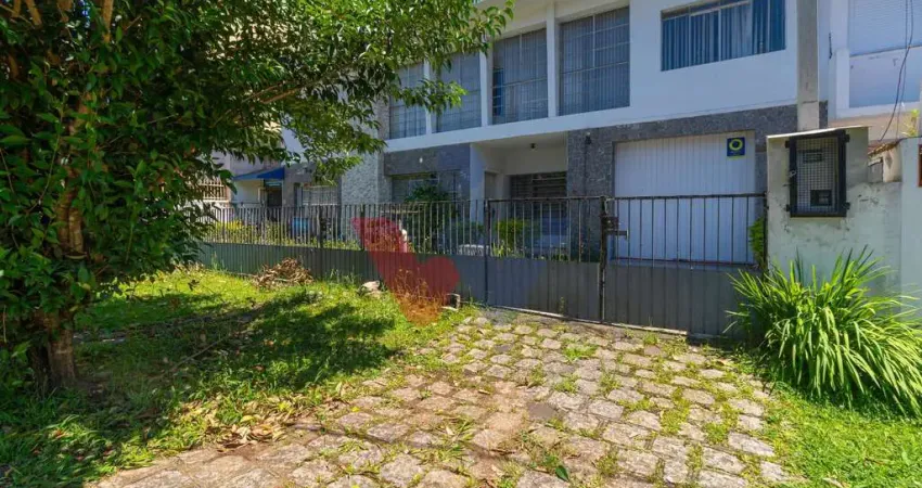 Casa ampla no Alto da XV 400m , 04 suítes, edícula com churrasqueira e localização nobre