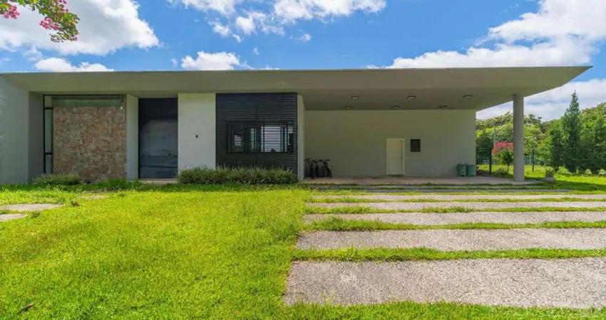 Casa térrea de alto padrão no Condomínio Iraí em Quatro Barras- R 3.500.000,00