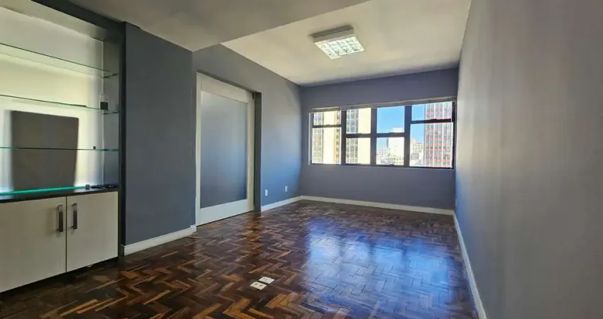 Sala comercial com 45,77m para locação no Centro de Curitiba