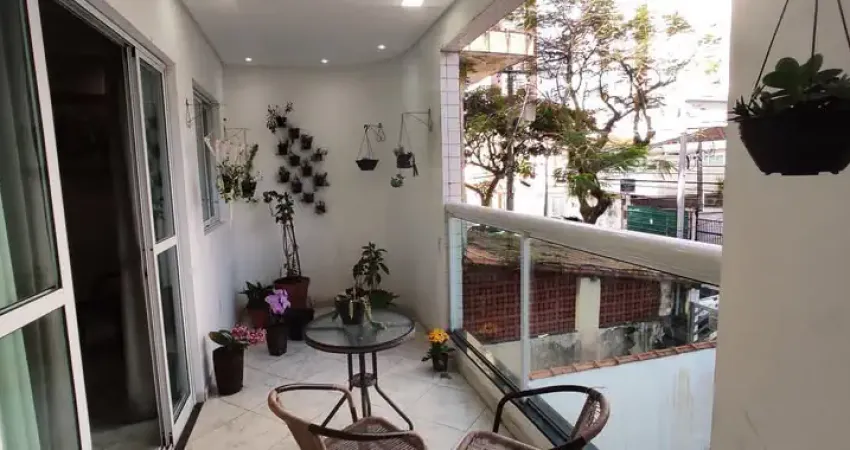 Casa sobreposta alta duplex no marapé – 4 dormitórios, suíte com closet, 2 vagas e lazer privativo com piscina