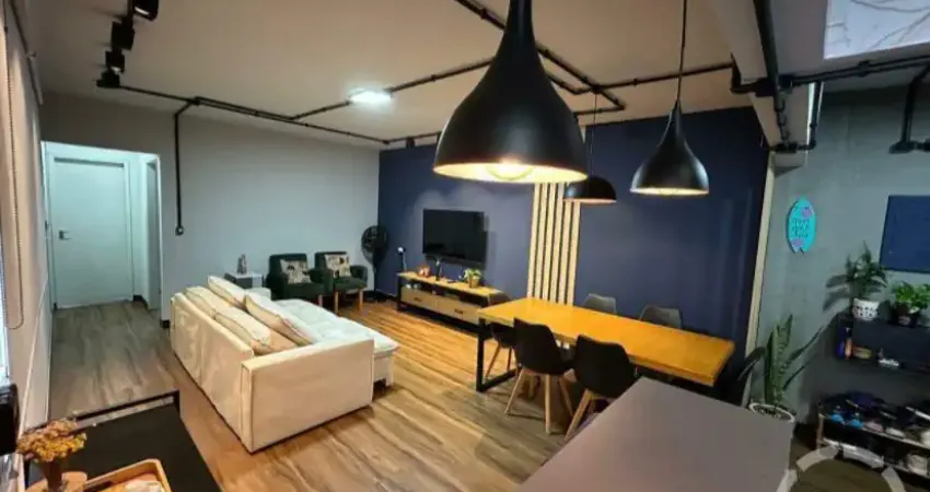 Apartamento moderno, mobiliado e a uma quadra da praia da pompéia é entrar e morar