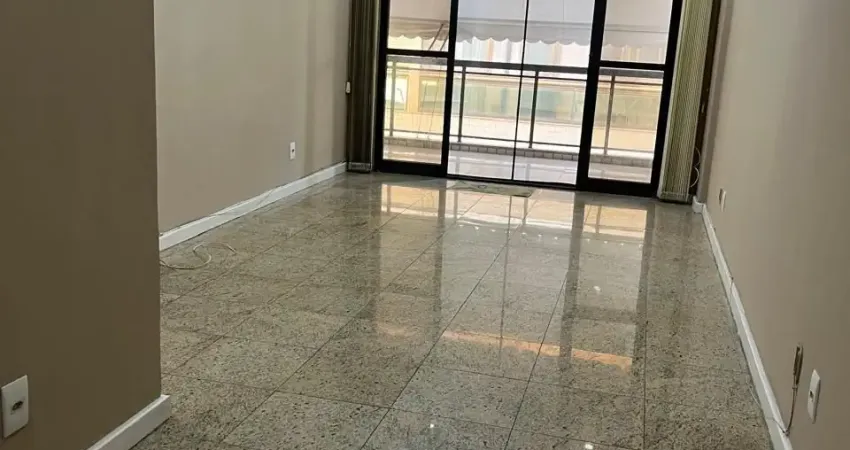 Apartamento de Fundos - 2 Quartos Uma Quadra da Praia