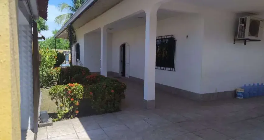 Casa em condomínio fechado com 4 quartos à venda na Avenida Doutor Theomário Pinto da Costa, 2389, Chapada, Manaus