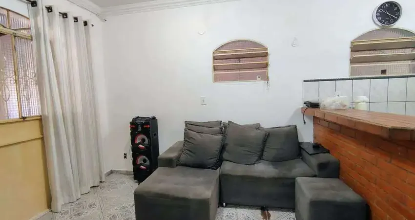 Casa à Venda no Conjunto Nova Cidade – Ampla, Coberta e Documentada!- 2 Quartos - 1 Suite