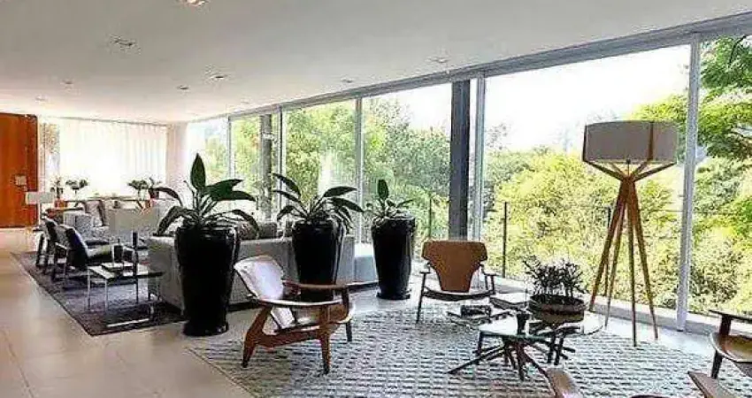 Condomínio Melville - Casa com arquitetura moderna, muita privacidade cercada de área verde, próxima ao lago.