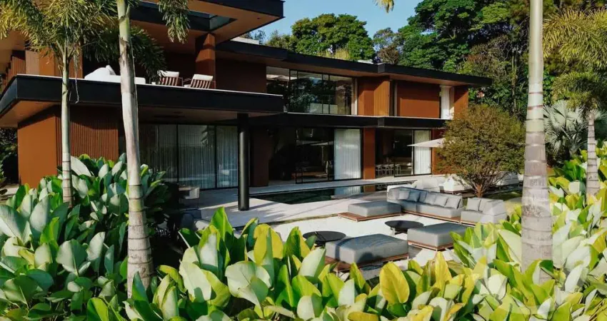 MANSÃO DE ESQUINA NA MELHOR LOCALIZAÇÃO DO RESIDENCIAL 2