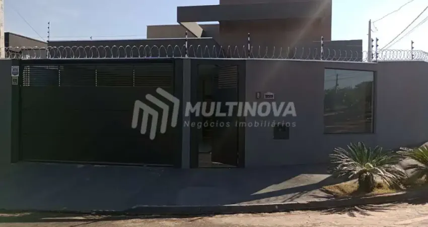Casa com 3 Quartos e 4 banheiros à Venda, 130 m² por R$ 600.000