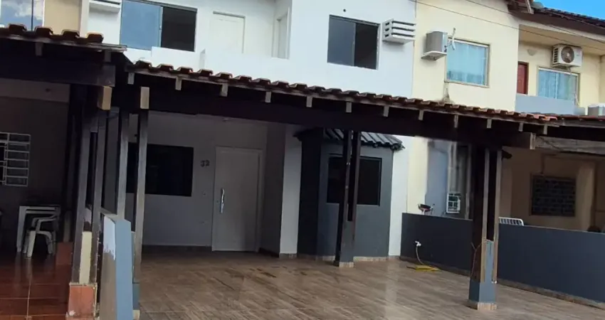 Sobrado a venda, no condomínio Jardim Champagnat, bairro Lagoa