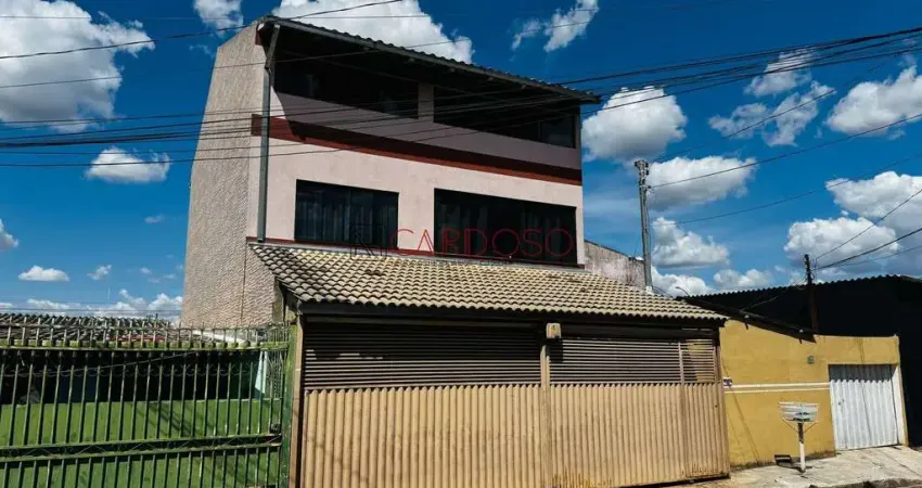 Sobrado 3 pavimentos, 3 quartos, suíte, área de lazer - Riacho fundo II D100