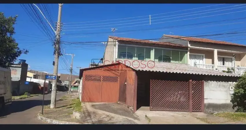 Sobrado, esquina , 5 quartos, varanda. Samambaia Sul  D207