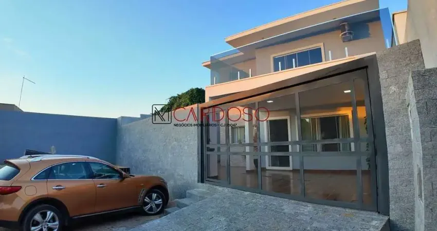 Sobrado moderno com quintal, área gourmet e 3 quartos no Vale Parkway – D99