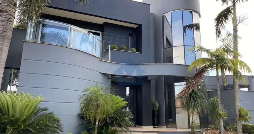 Amplo Sobrado de Luxo em Condomínio Fechado no Jd. Polo Centro!