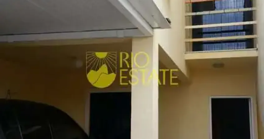 Casa com 3 quartos à venda na Rua Vinte e Sete, Jardim Amália, Volta Redonda
