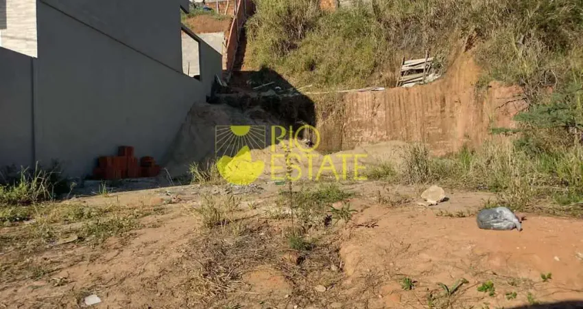 Excelente terreno semi plano 302 m2 no Parque dos Ipês em Barra Mansa