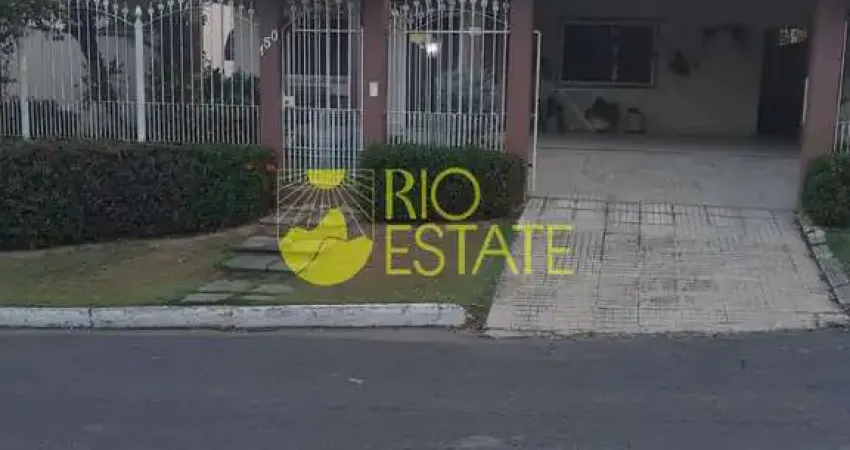 Casa com 3 quartos à venda na Rua Vinte e Dois, Loteamento Bondarovshy, Quatis