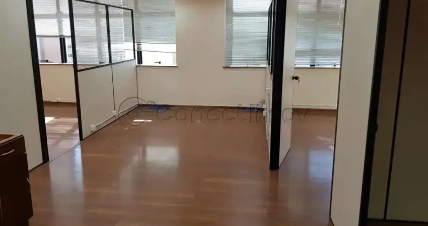 Sala comercial de 53m² com 02 banheiros para locação - Centro
