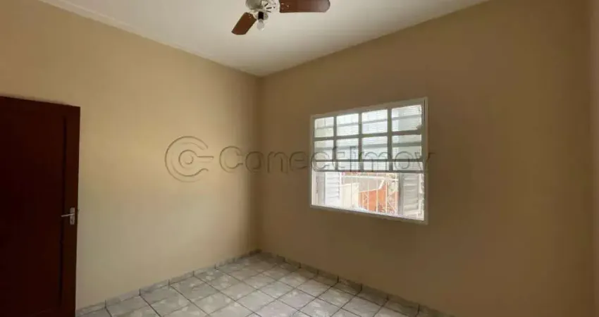 Casa Sobrado de 122m² com 03 quartos sendo 01 suíte disponível para locação - Vila Tibério