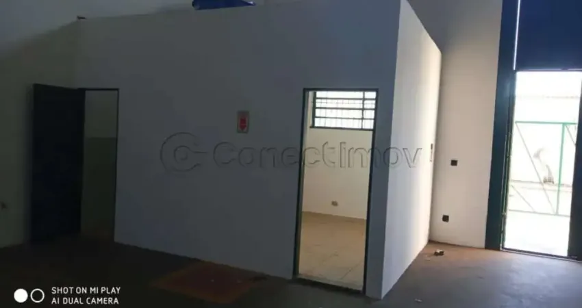 Galpão de 200m² disponível para locação - Vila Carvalho