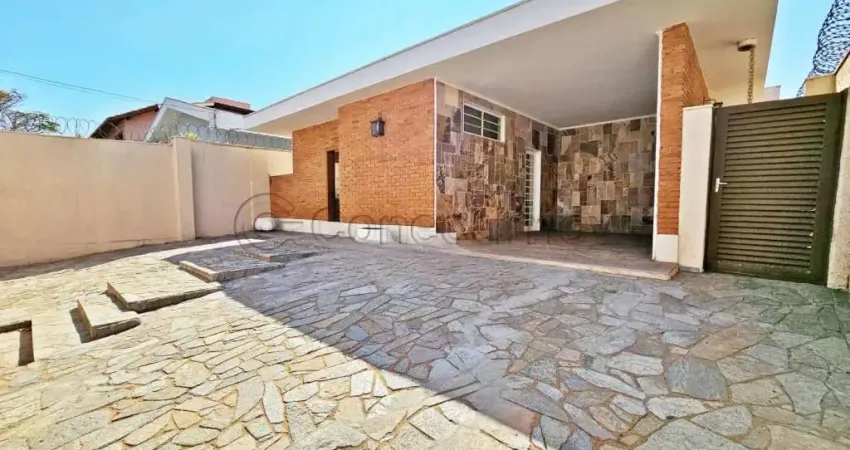 Casa de 191m² com 03 quartos sendo 01 suíte para locação - Residencial e Empresarial Alphaville