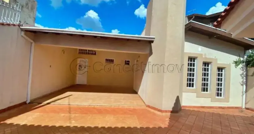 Casa de 160m² com 03 quartos sendo 01 suíte disponível para locação e venda - Jardim Califórnia.
