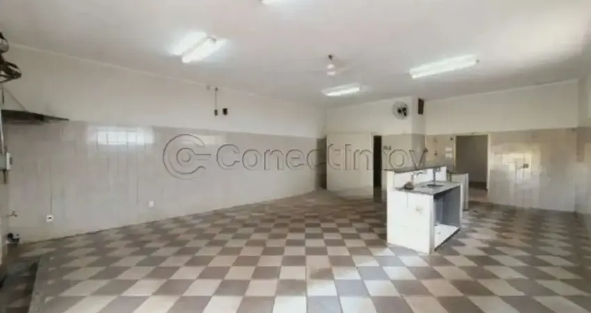 Excelente Localização e Conforto - Encontre Seu Novo Salão Comercial com a Imobiliária Conectimov.