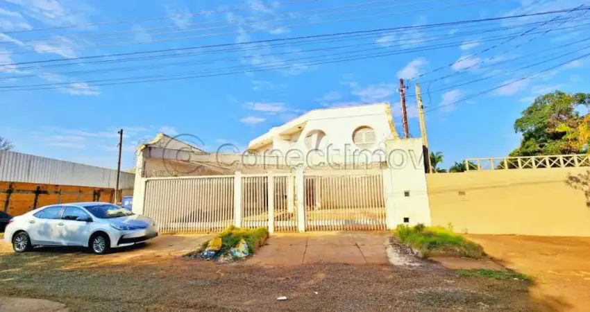 Casa de 463m² com 04 quartos sendo 04 suítes disponível para venda e locação - Alto da Boa Vista.