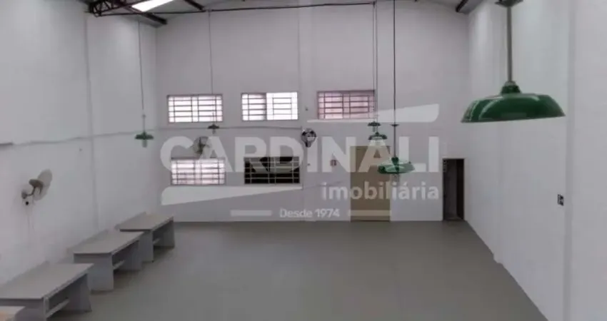 Galpão comercial de 420m² com 04 banheiros e pé direito alto para locação - Palmares