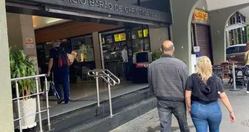 Linda Sala comercial no Edificio Barão de Christina para locação