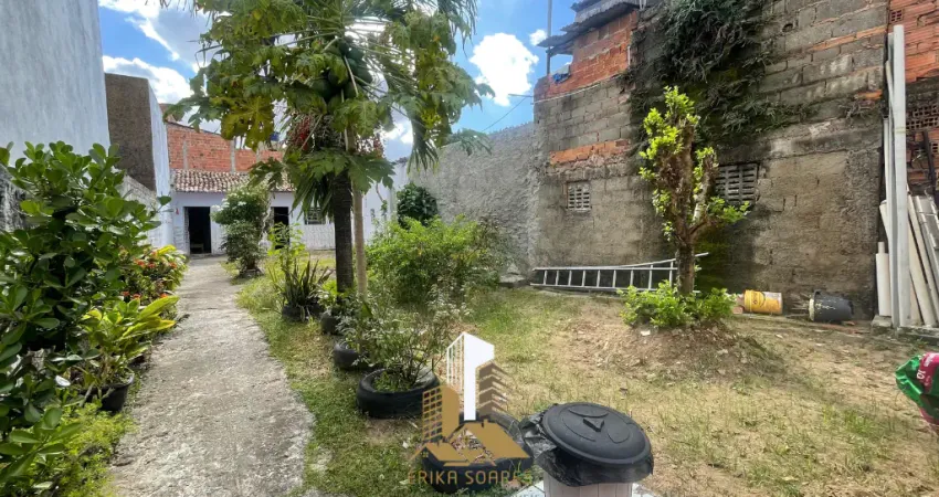 Talvez um novo comércio. Talvez algo bonito. Talvez, quem sabe, um projeto que misture vida e negócio, história e futuro.