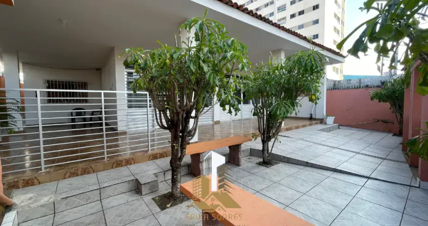 Imagine morar em uma casa espaçosa, com todo o conforto que sua família merece e ainda em um dos bairros mais tranquilos e bem localizados de Maceió.