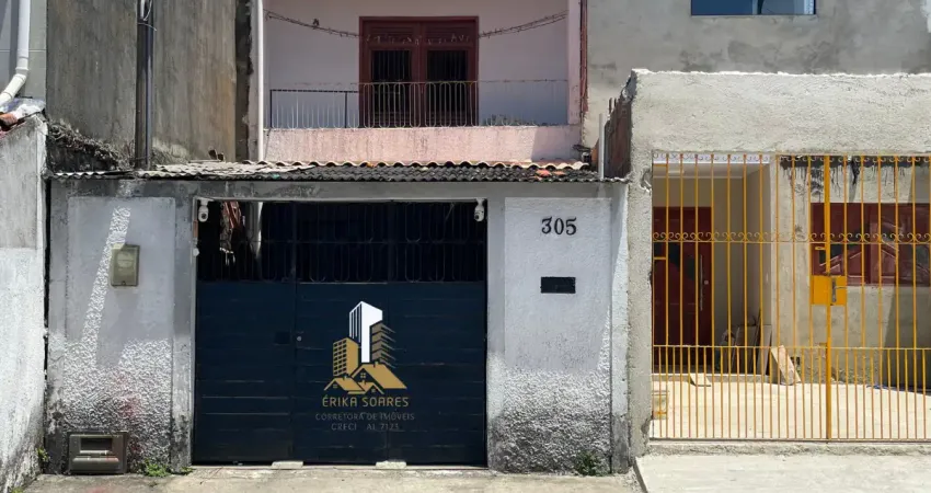 “nem toda casa precisa brilhar. algumas só precisam de alguém que veja a beleza escondida.'