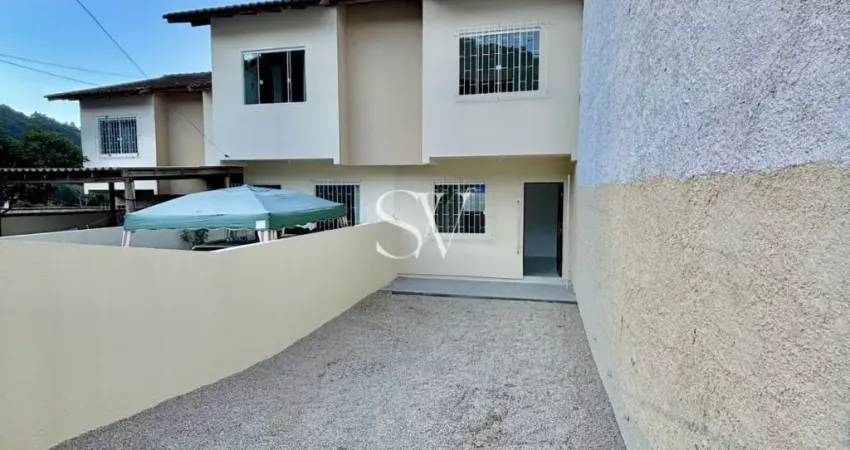 Casa Sobrado de 02 Dormitórios com amplo terreno no bairro Tarumã- Potecas- São José-SC