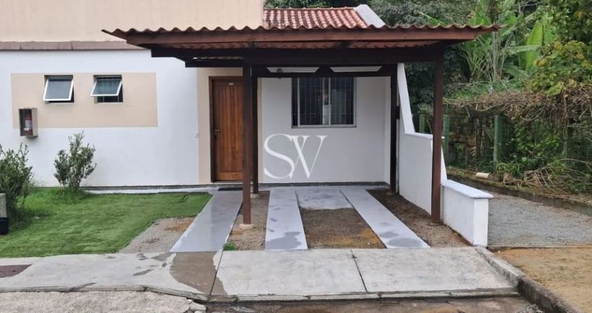Casa em Condomínio com 02 Dormitórios em Forquilhas, São José/SC