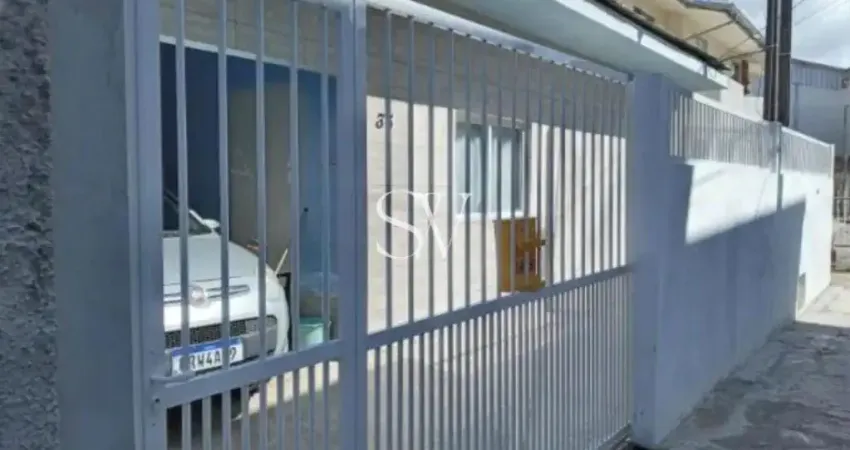 Casa padrão a venda de 03 Dormitórios com vaga de garagem coberta no bairro Ponte de Imaruim em Palhoça-SC