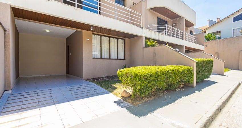 OPORTUNIDADE! Um sobrado com muito espaço em uma localização incrível!