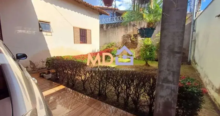 Casa com 3 quartos à venda no Chácaras Tubalina E Quartel