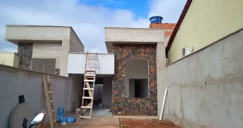 Casa belíssima 3 quartos 1 Suíte , Sala Pé direito Alto