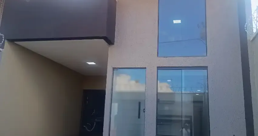 Belíssima casa de 2 quartos  setor marista sul, sendo 2 suítes plenas acabamento premium toda no porcelanato e sala de estar pé direito alto. compre e ganhe 1 tv led 55