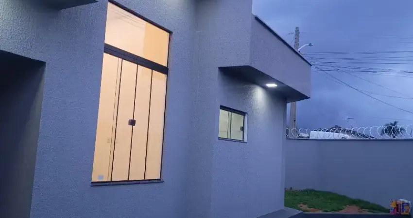 Impecável casa de 3 quartos sendo 1 suíte plena, área gourmet, quintal amplo, moderna e tranquila, localização previlegiada'oportunidade única''