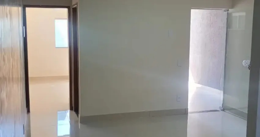 Casa 2 qts. Sendo 1 suíte , localização privilegiada e valorização garantida - Entrada de 10 mil c/ possibilidade de Zero de Entrada