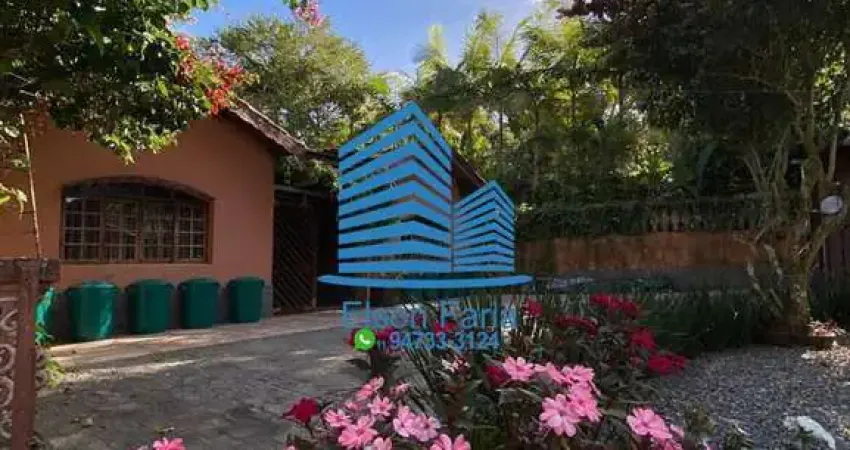 Chácara à Venda Itapecerica da Serra 4 dorm 1 suíte com Piscina e Churrasqueira