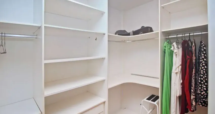 Oportunidade - Casa com 350 m², 4 quartos sendo 4 suítes à venda no bairro Vila Progredior.