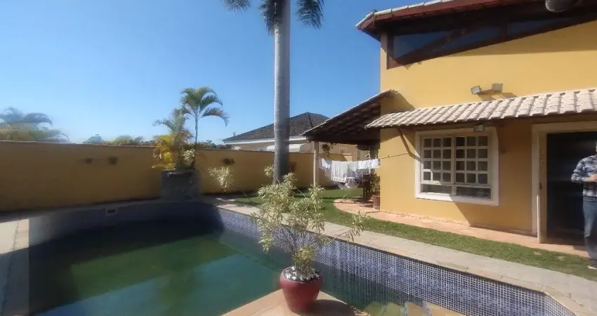 Casa térrea de condomínio fechado bem localizado Barueri/Granja Viana