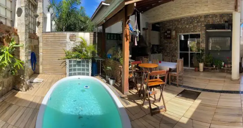 Casa com três dormitórios e dias vagas de garagem em condomínio granja viana cotia para venda