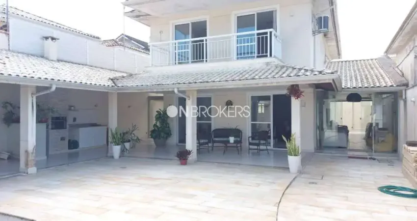 Recreio dos Bandeirantes | Casa 4 quartos, sendo 3 suites