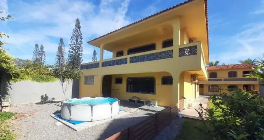 Casa para Venda em Peruíbe, Stella Maris, 3 dormitórios, 3 suítes, 1 banheiro, 10 vagas