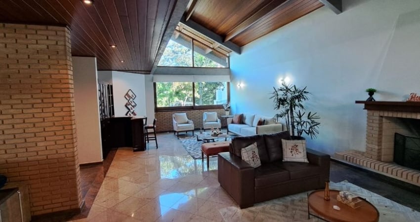 Linda casa à venda em condomínio fechado, 3 suítes - Jardim Aquarius