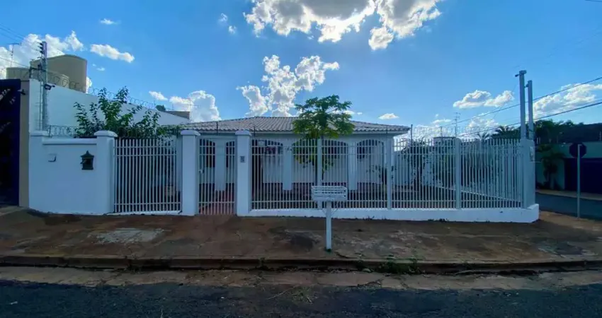 Casa para Venda em Lins, Jardim Americano, 4 dormitórios, 1 suíte, 2 vagas