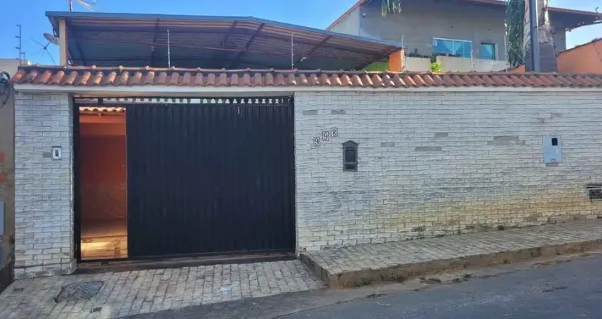 Casa à venda de 2/4 no Bairro Jardim de Alá – Conforto, espaço e lazer para toda a família!